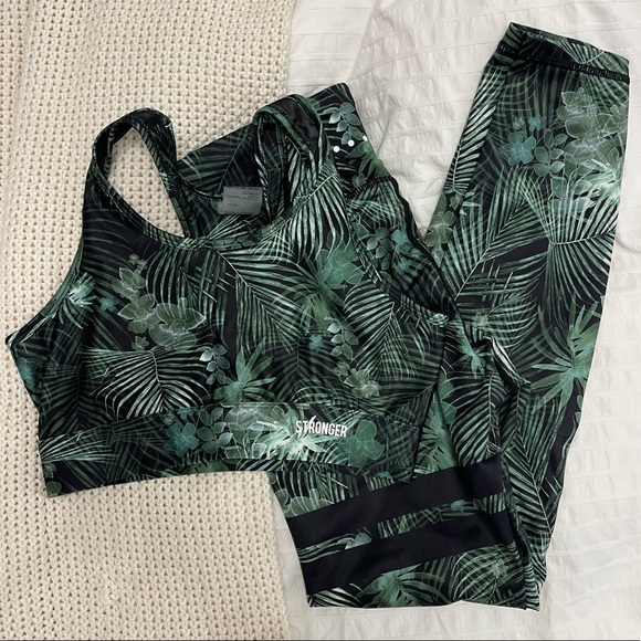 stronger Pants - Stronger Sweden workout set with palms design
